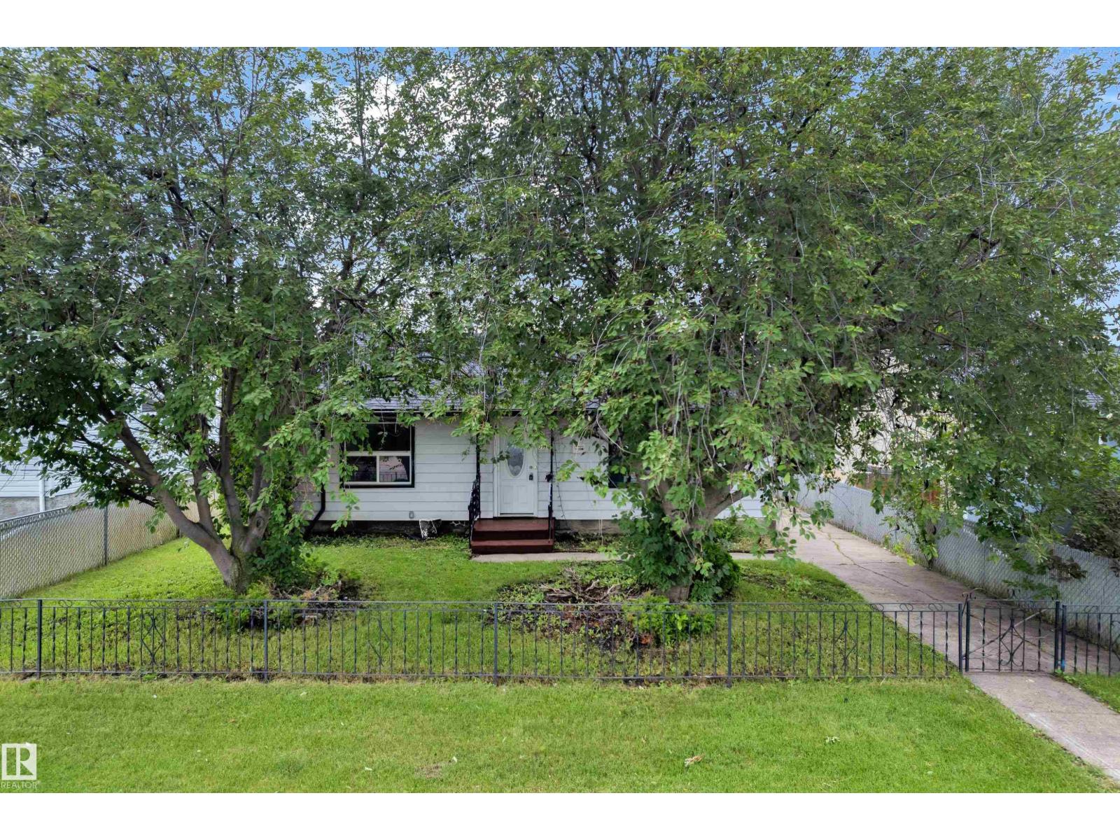 9416 153 ST NW - 25