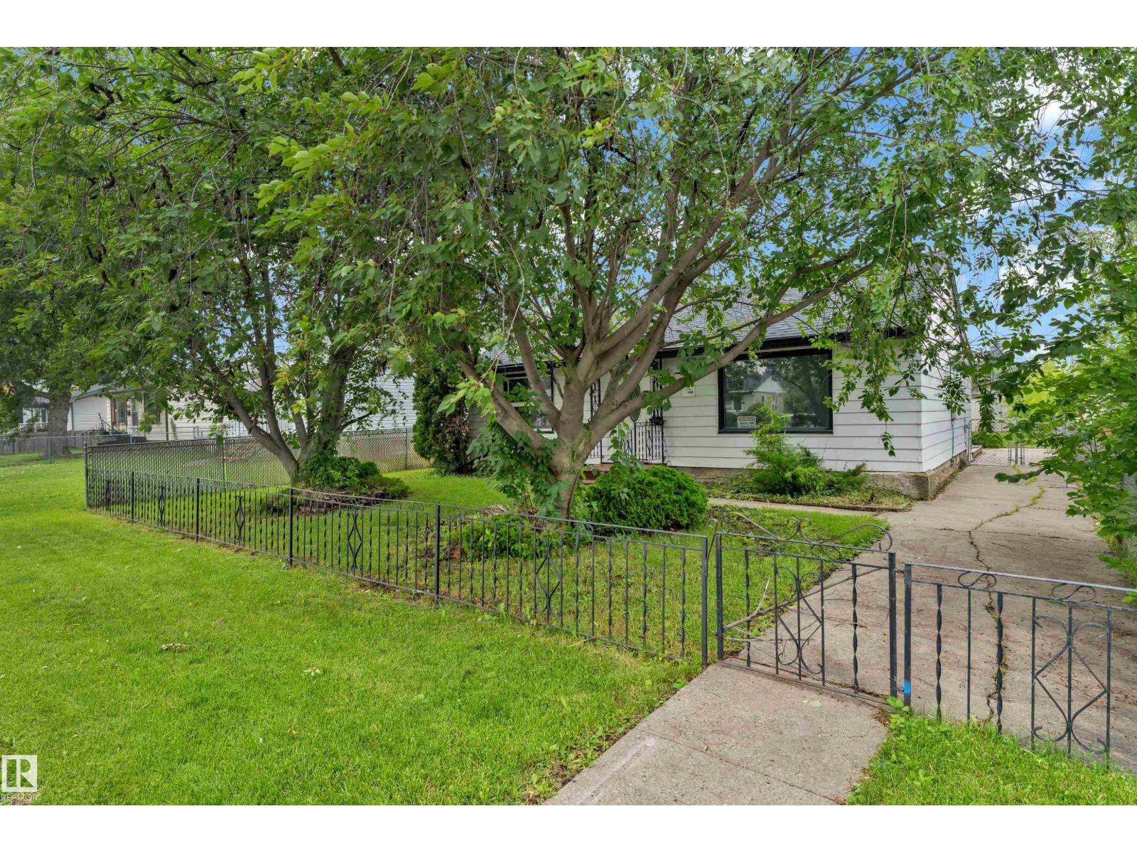9416 153 ST NW - 24