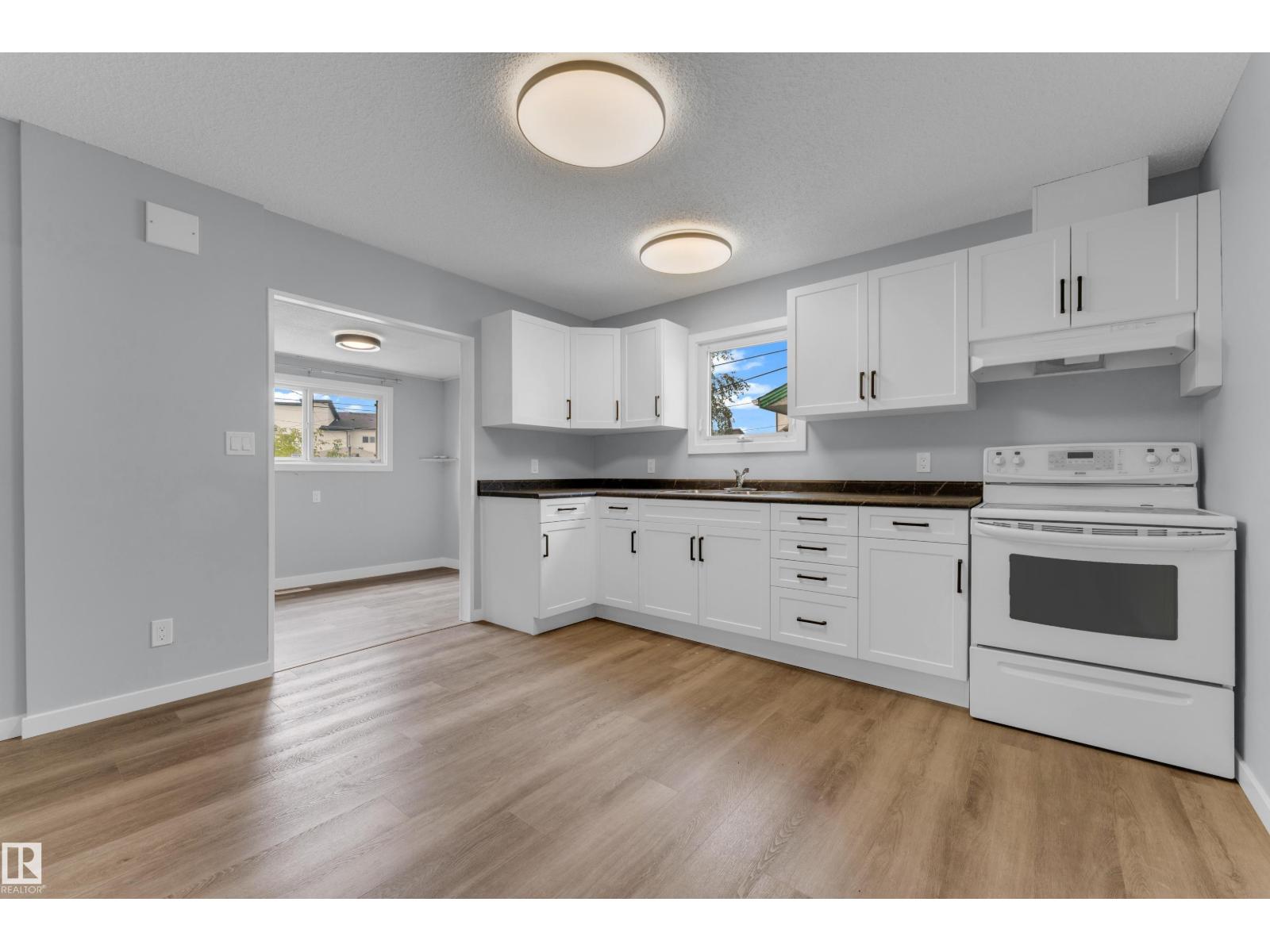 9416 153 ST NW - 5