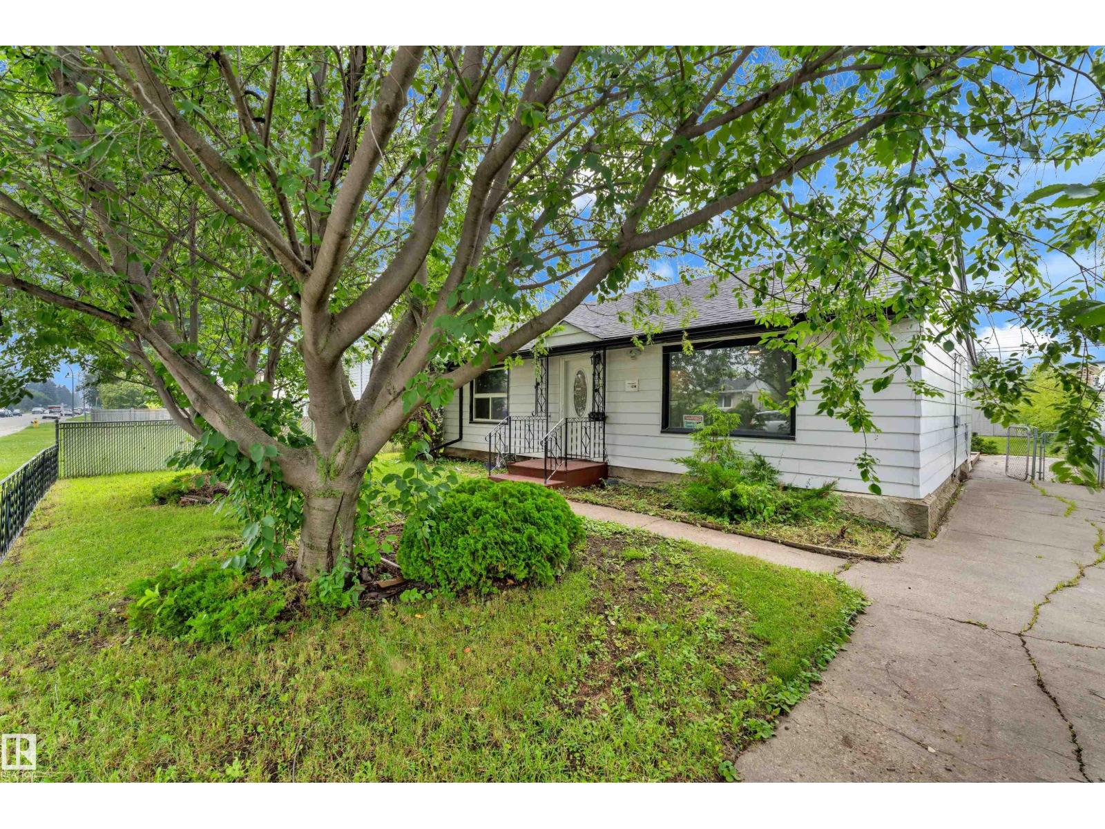 9416 153 ST NW - 2