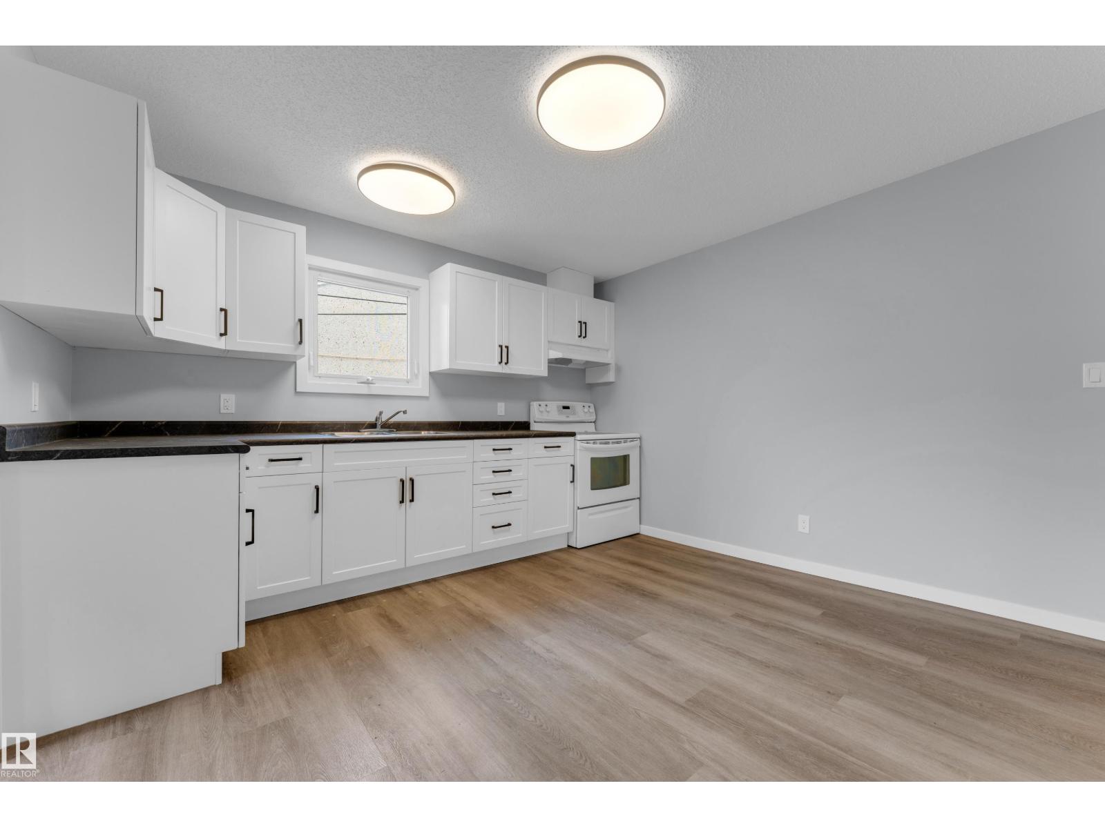 9416 153 ST NW - 6
