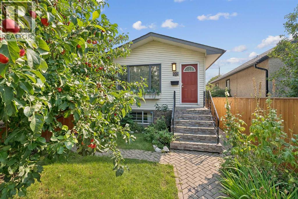 205 15 Avenue NE, Crescent Heights, Calgary photo 3
