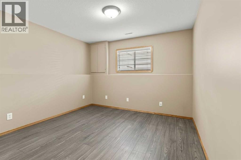 Listing photo – 131 Deschner Close, Red Deer