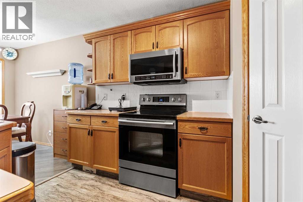Listing photo – 131 Deschner Close, Red Deer
