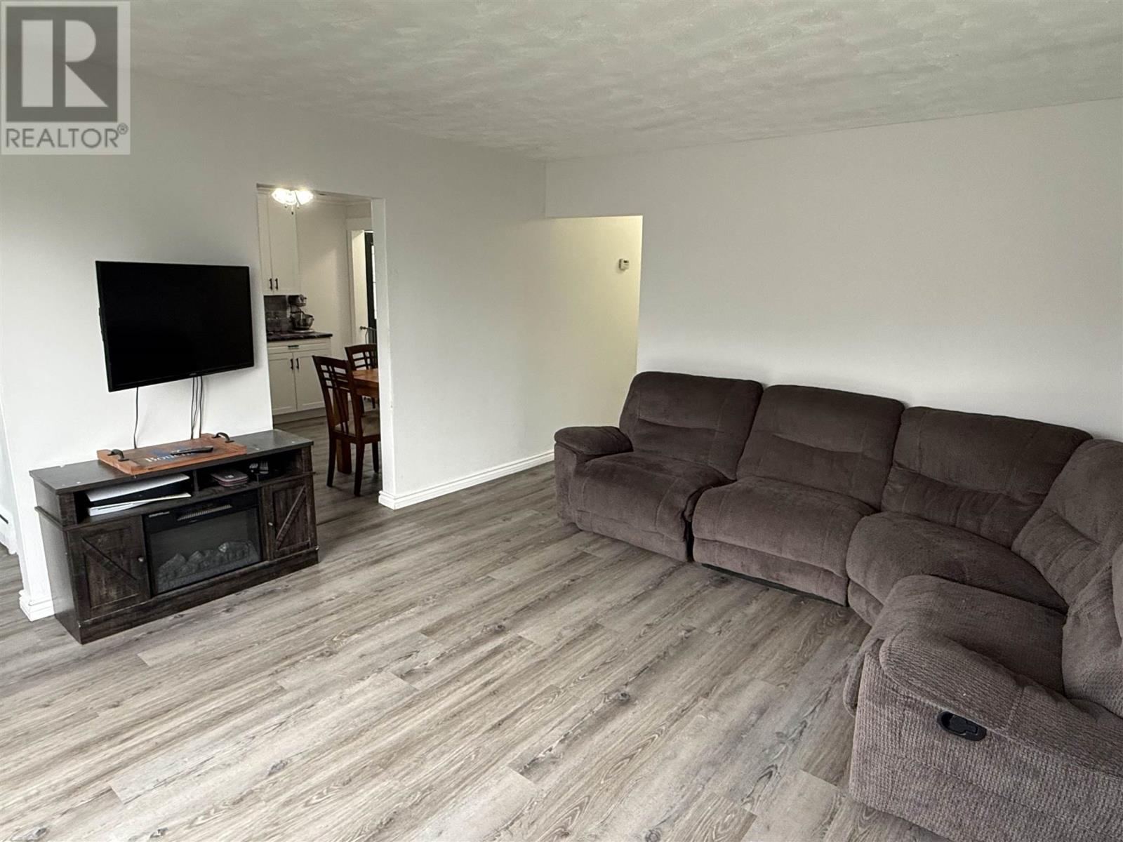 31 Hirshhorn AVE - 11