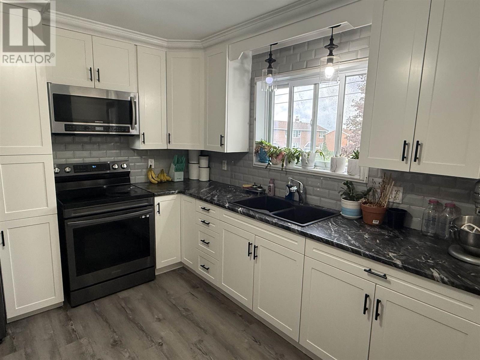 31 Hirshhorn AVE - Image 17