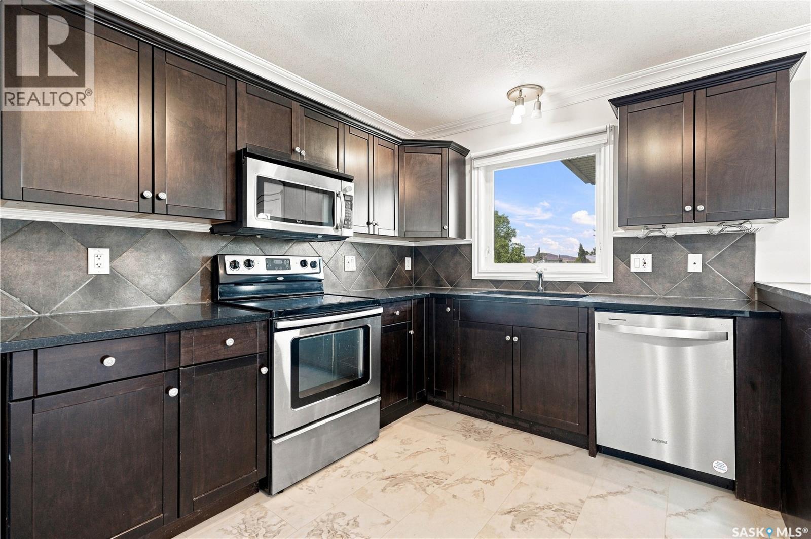 #107 119 Hampton CIRCLE - 17