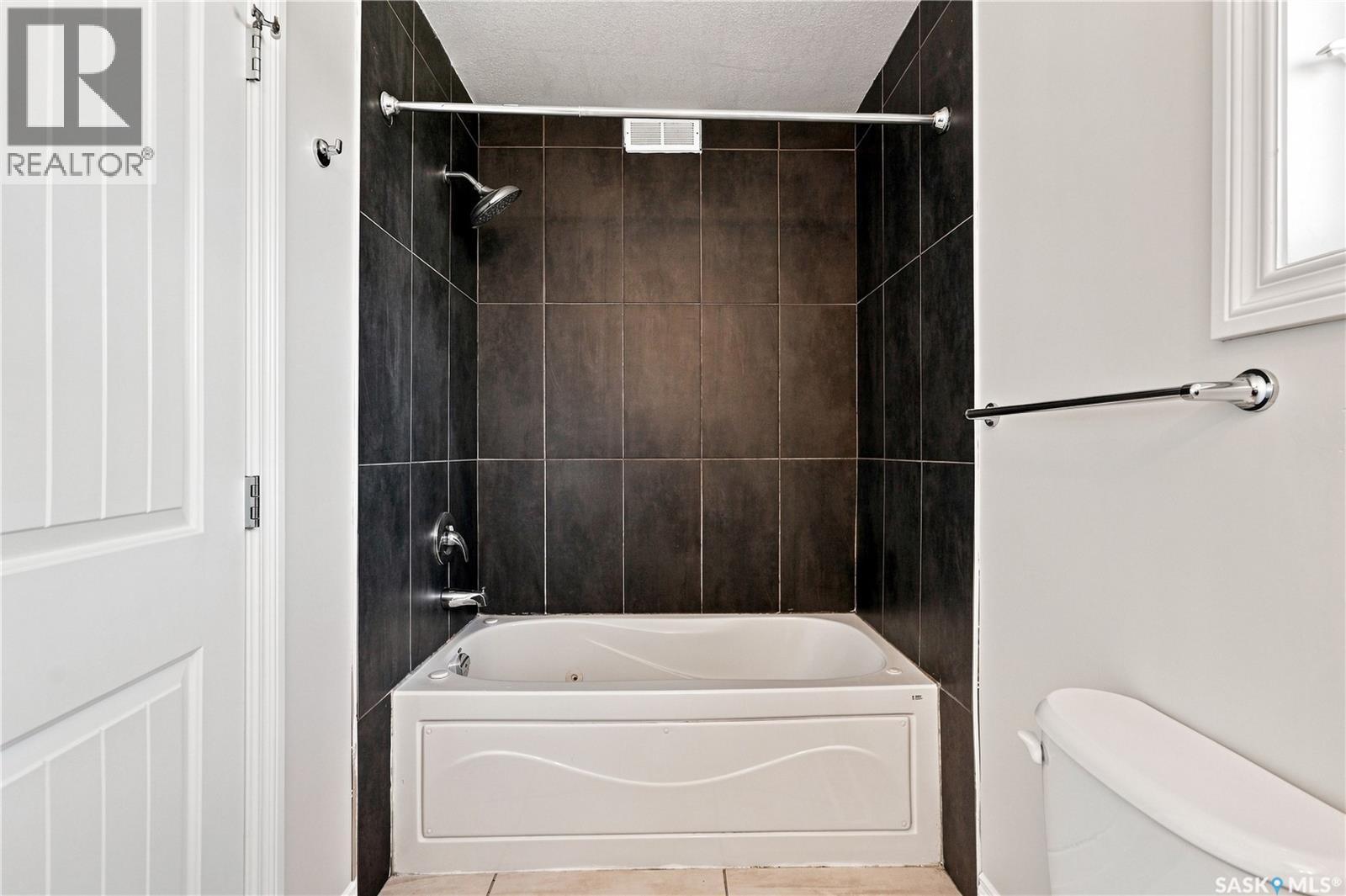 #107 119 Hampton CIRCLE - 28