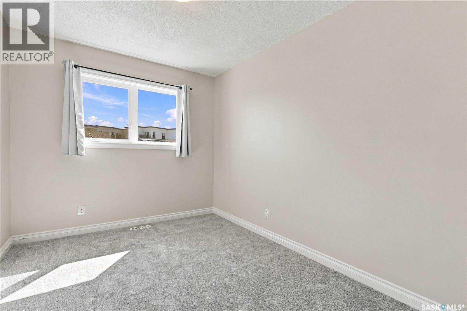 #107 119 Hampton CIRCLE - 33
