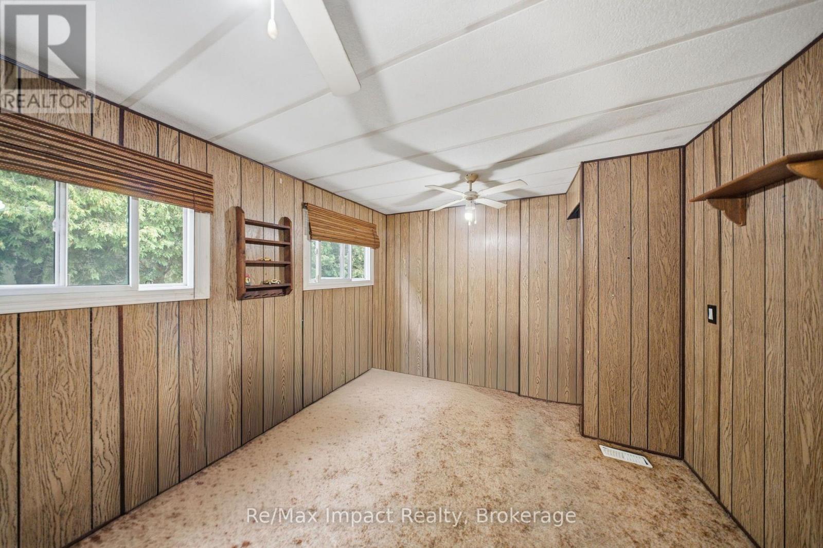 39 HILLVIEW DRIVE - 11