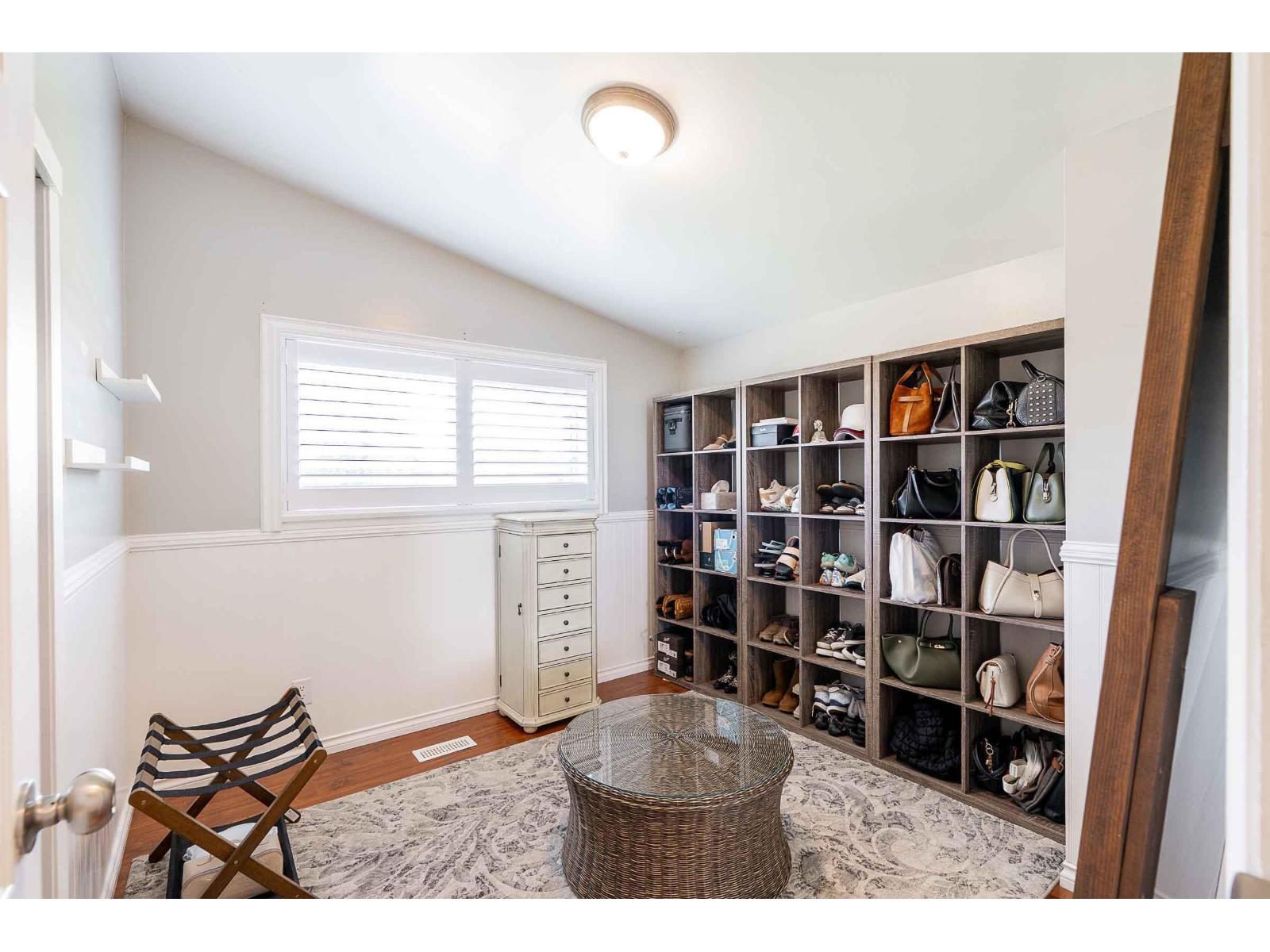 8129 HARVIE ROAD, Surrey — photo 9