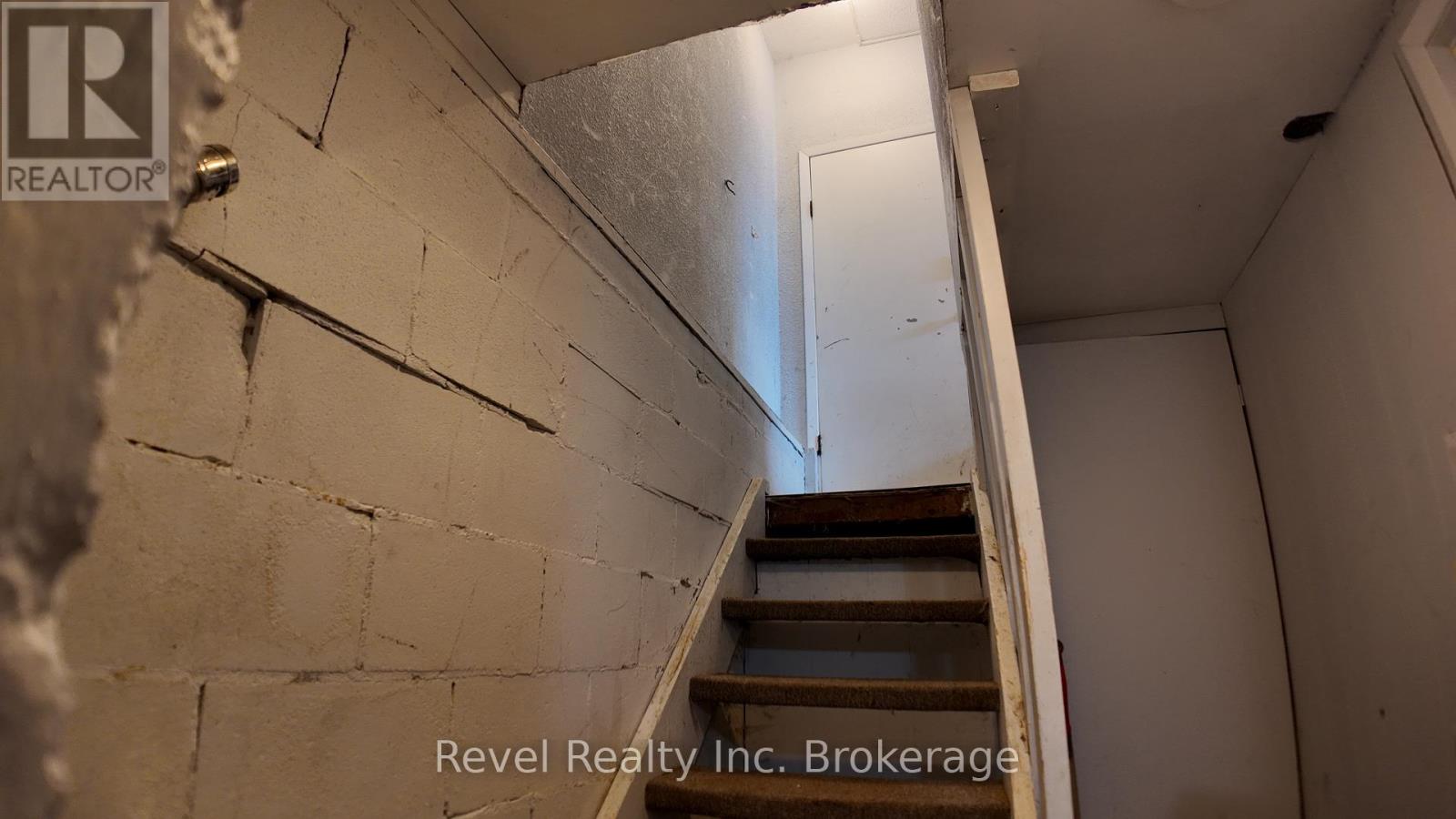 416 FIRST AVENUE W - 29