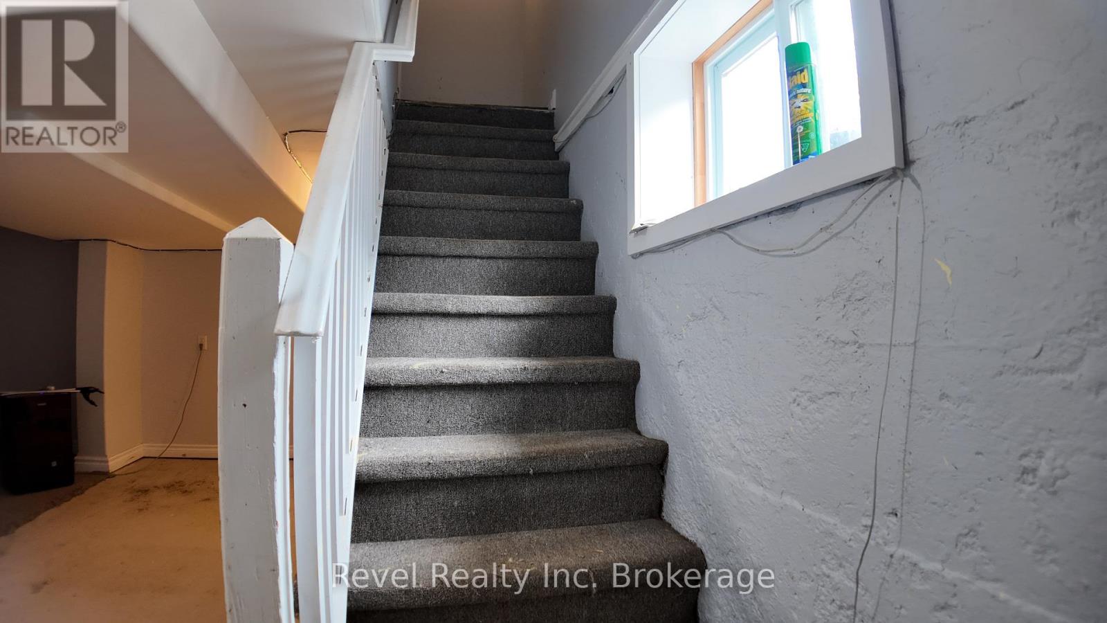 416 FIRST AVENUE W - 32