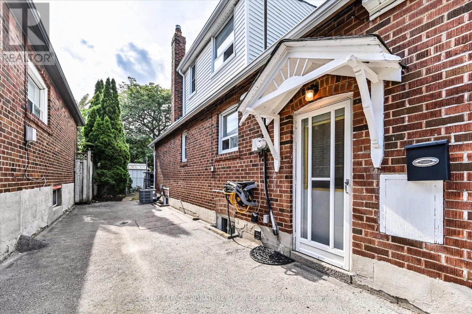 292 GLEBEMOUNT AVENUE - 28