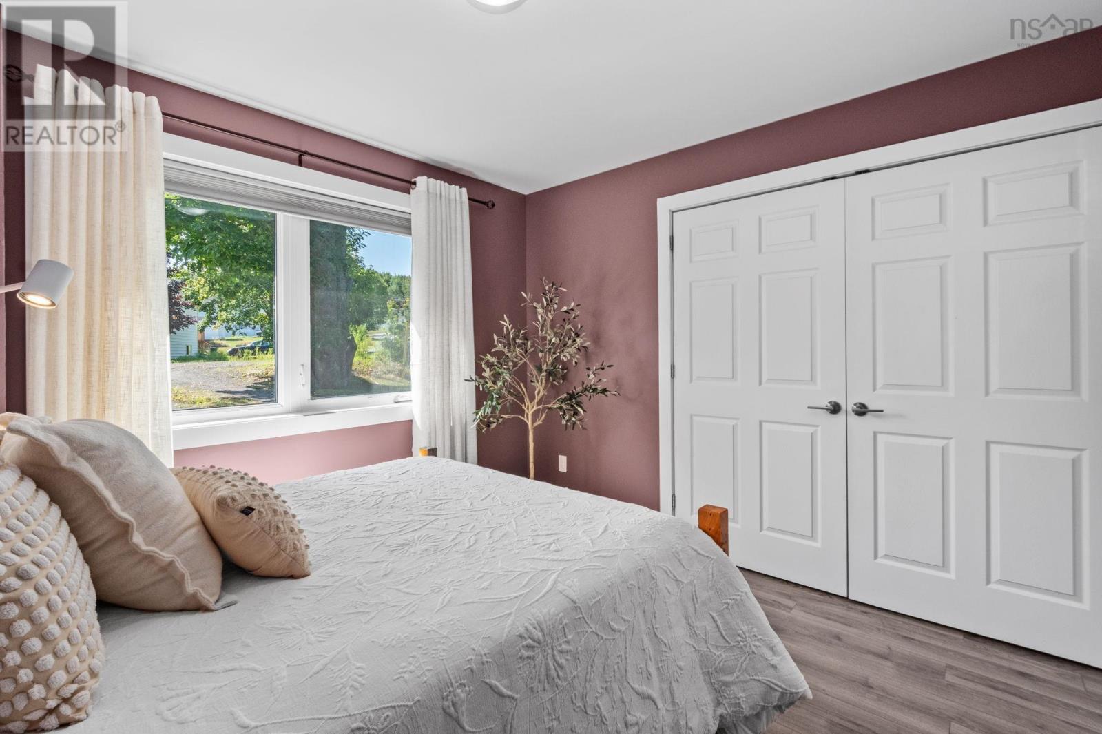 1055 Marie Crescent - 22