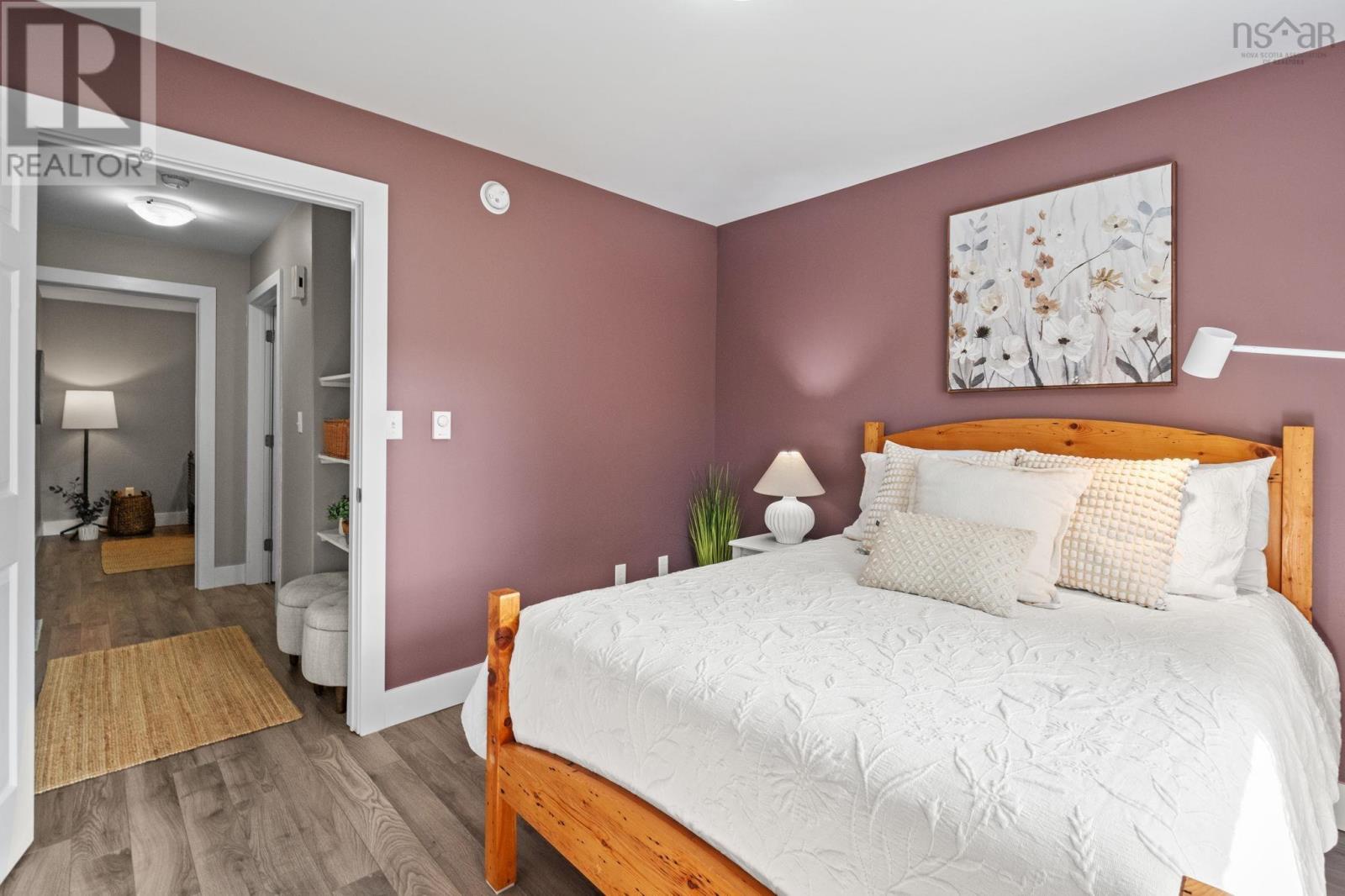 1055 Marie Crescent - 24