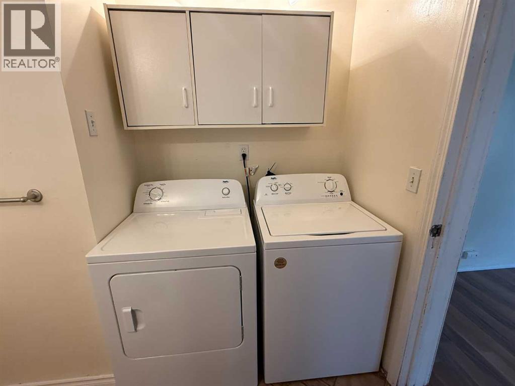 4911 53 Avenue - 9