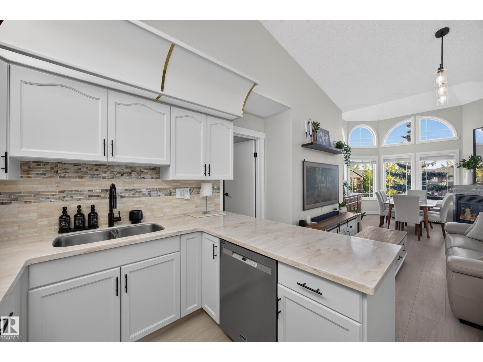 #405 5204 25 AV NW - 18