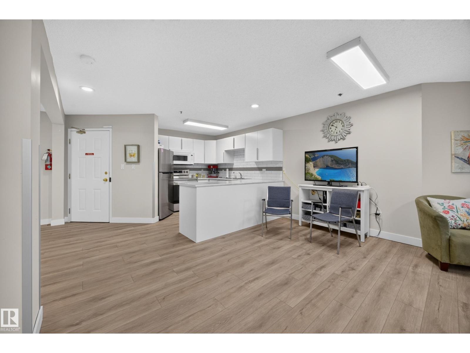 #405 5204 25 AV NW - 37