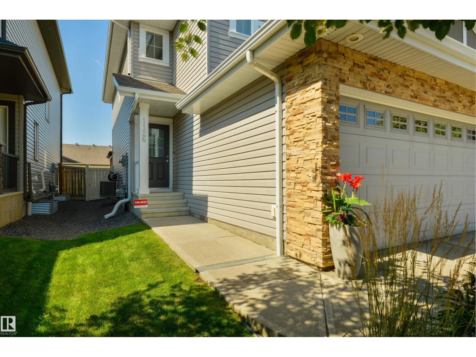 1126 162 ST SW, Glenridding Heights, Edmonton photo 2