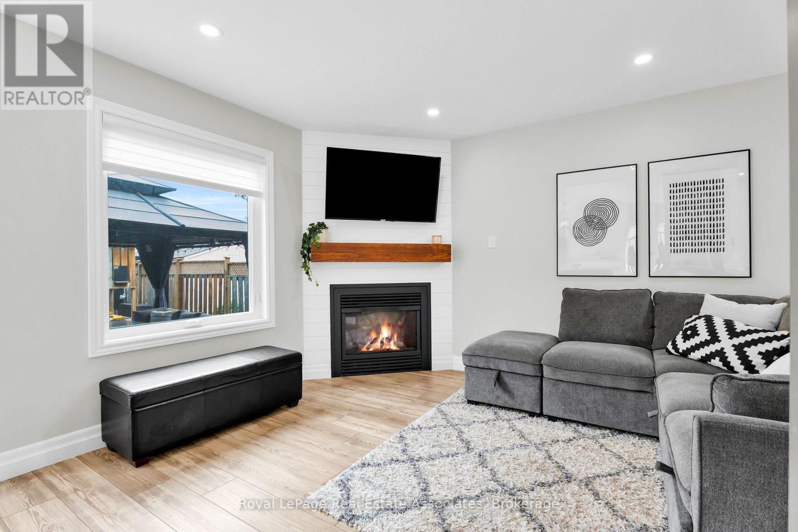 22 MCCULLOUGH CRESCENT - 14