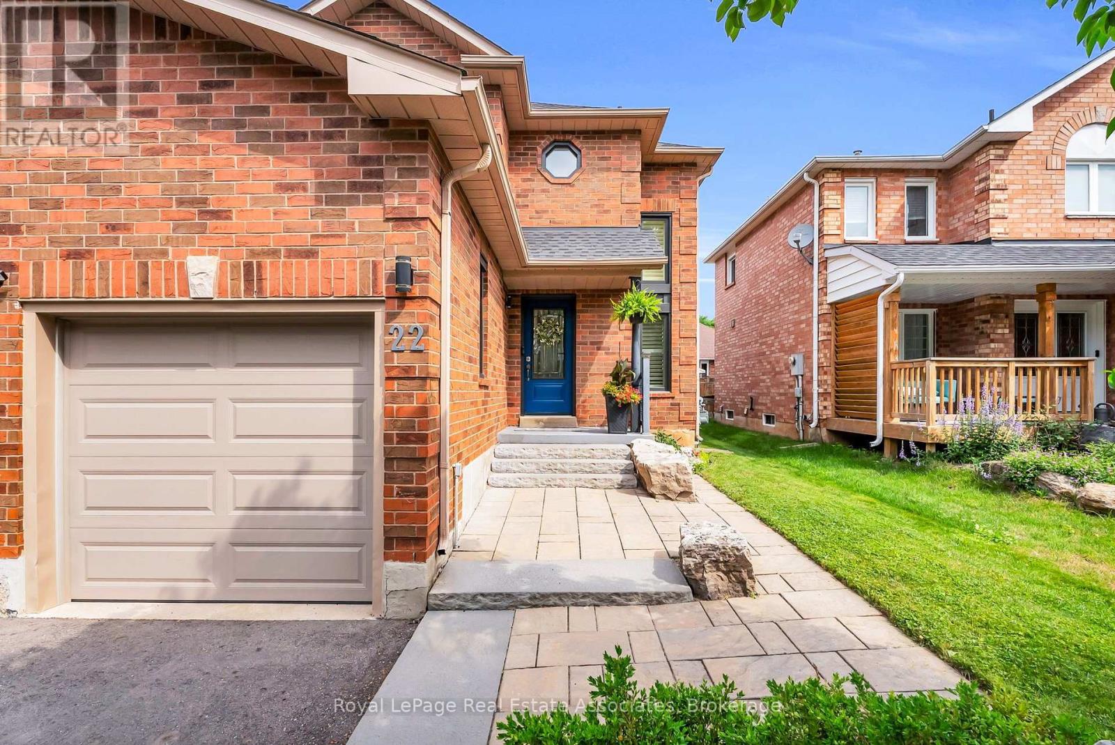 22 MCCULLOUGH CRESCENT - 2