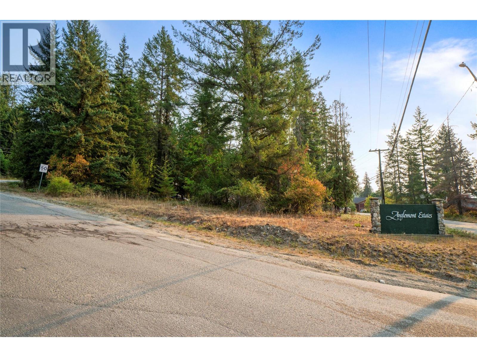 7690 Squilax-Anglemont Road, Anglemont