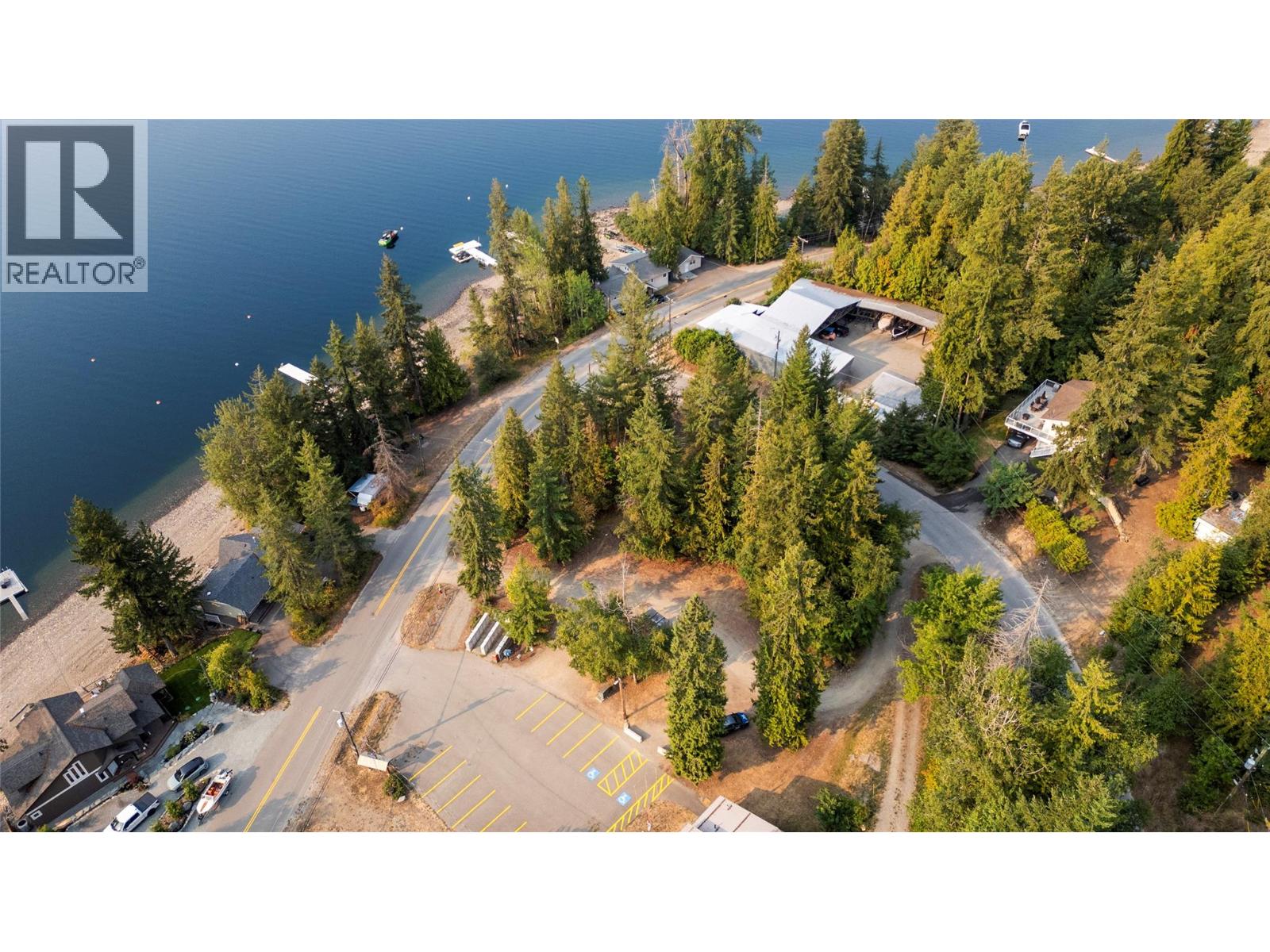 7690 Squilax-Anglemont Road, Anglemont