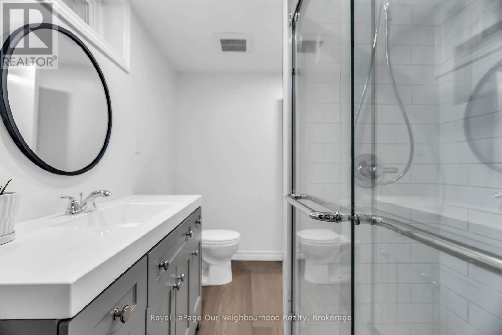 67 BARTLETT CRESCENT - 39