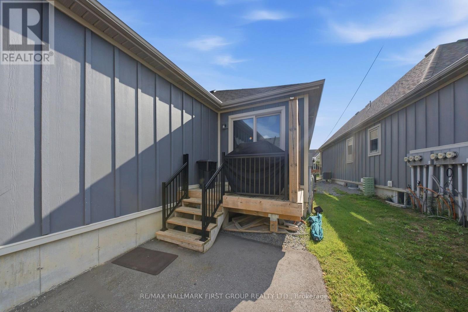 #124 80 MARSH AVENUE - 36