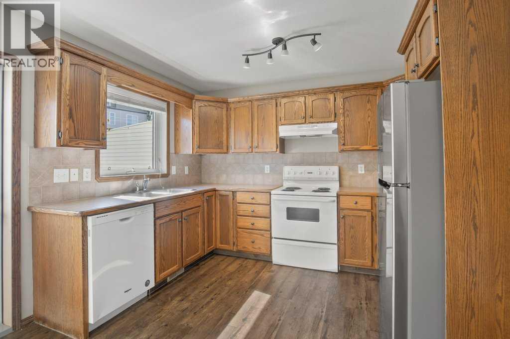 127 Lyons Close - 6