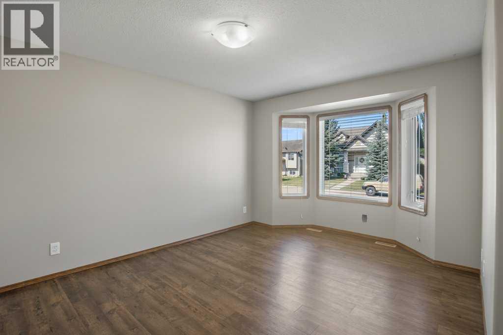 Listing photo – 127 Lyons Close, Red Deer