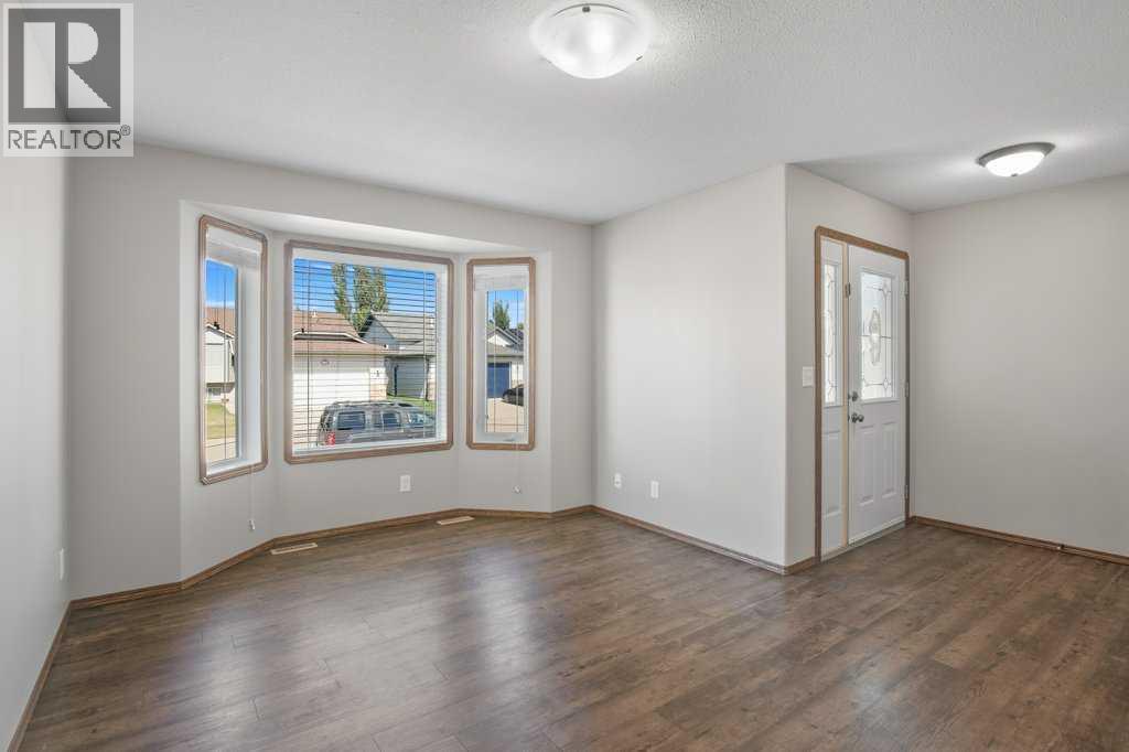Listing photo – 127 Lyons Close, Red Deer