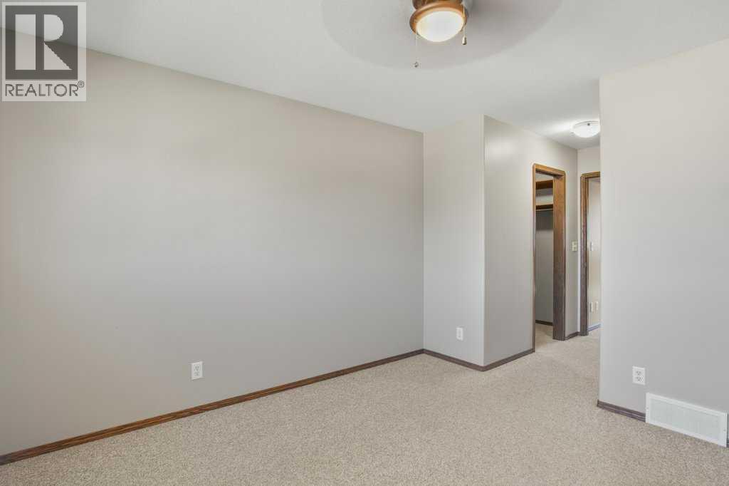 Listing photo – 127 Lyons Close, Red Deer