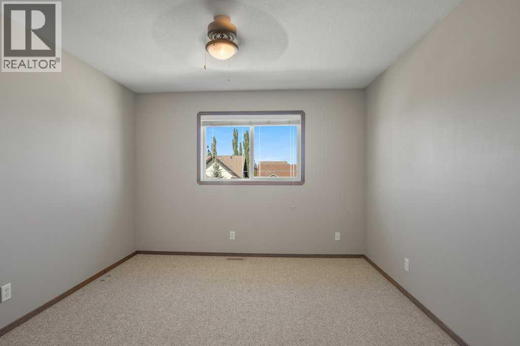 Listing photo – 127 Lyons Close, Red Deer