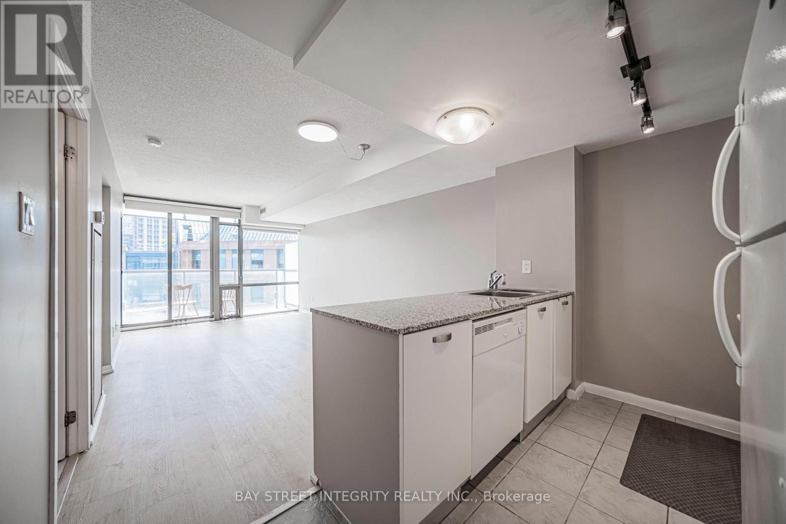 #1406 38 GRENVILLE STREET - 15