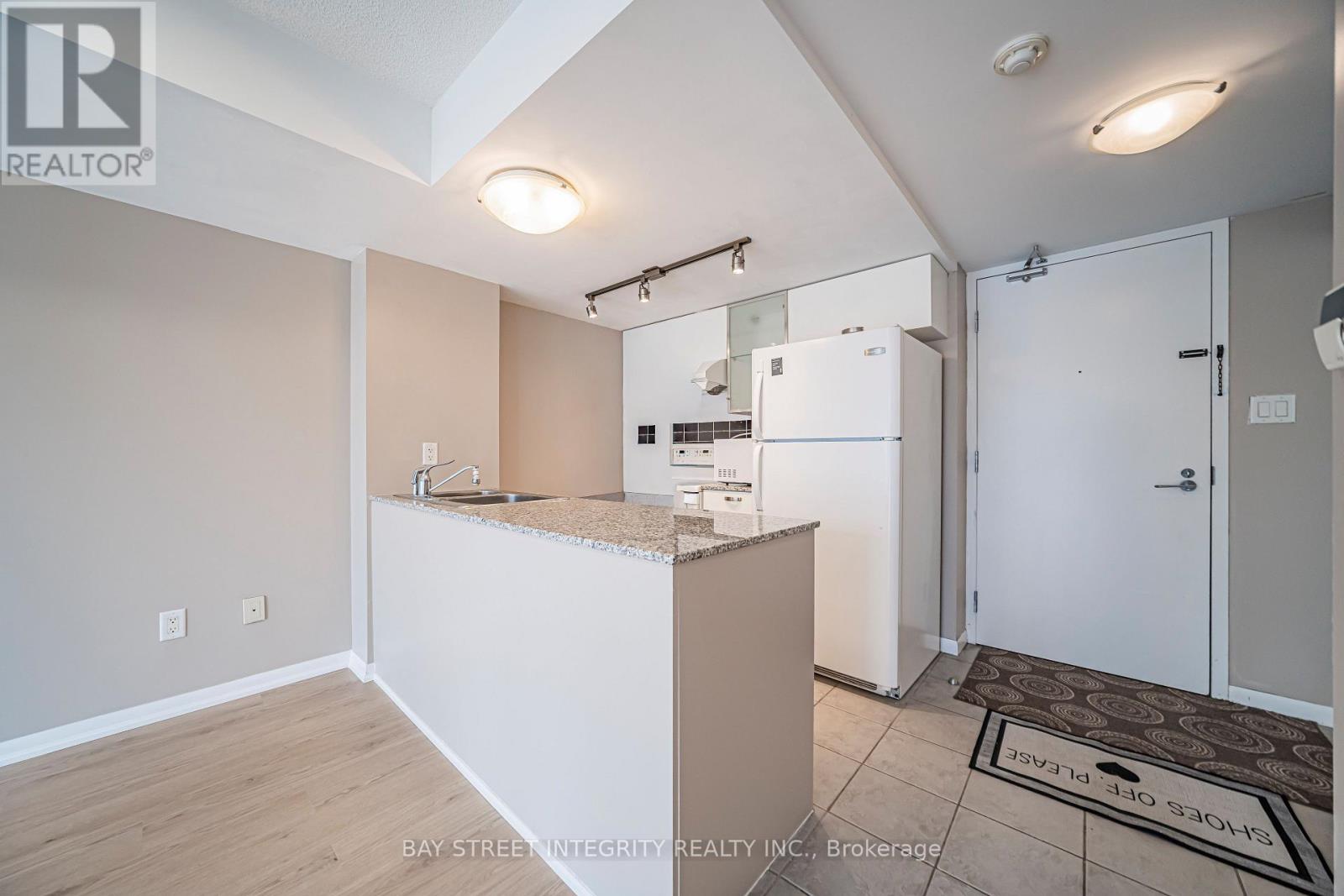 #1406 38 GRENVILLE STREET - 12
