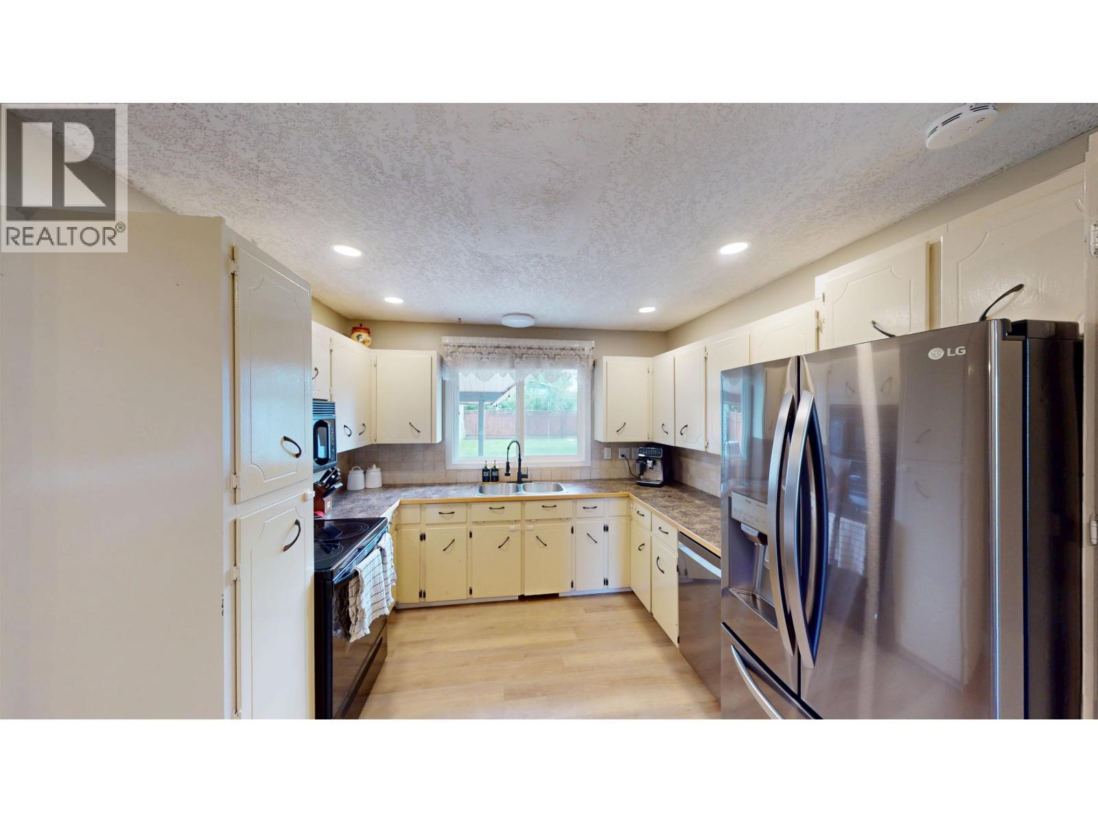 9419 106 AVENUE - 15