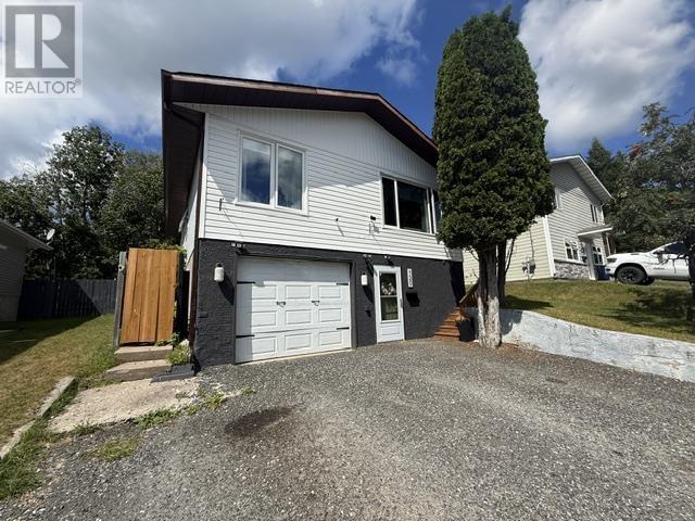 120 Minto Cres - 1