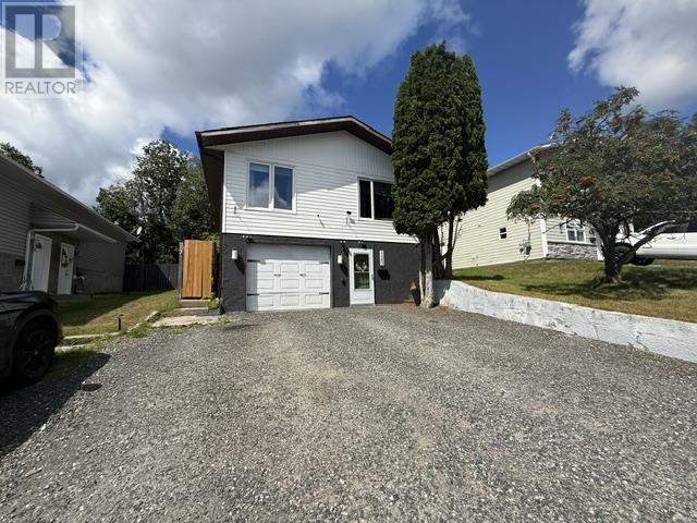 120 Minto Cres - 2