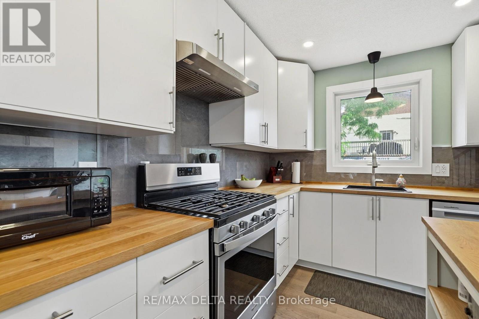 991 DIANNE STREET - 13