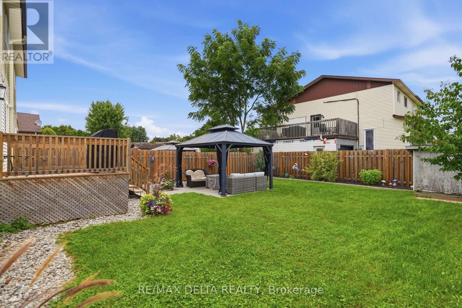 991 DIANNE STREET - 32