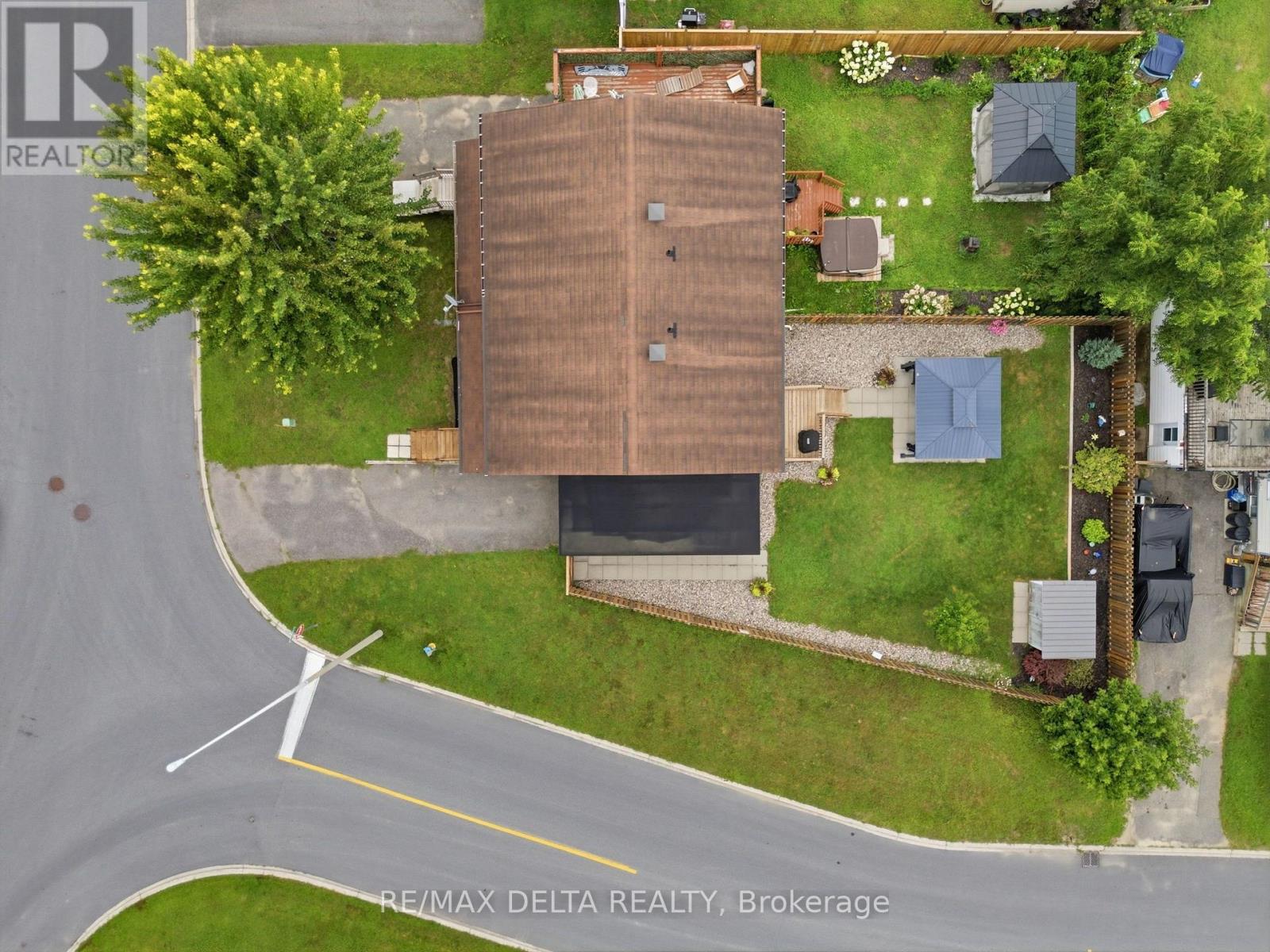 991 DIANNE STREET - Image 42