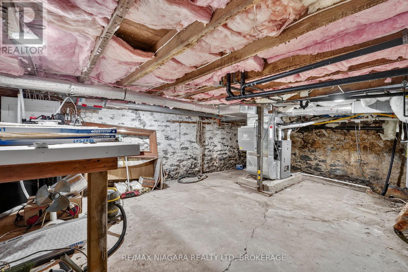3776 BERTIE STREET - 34