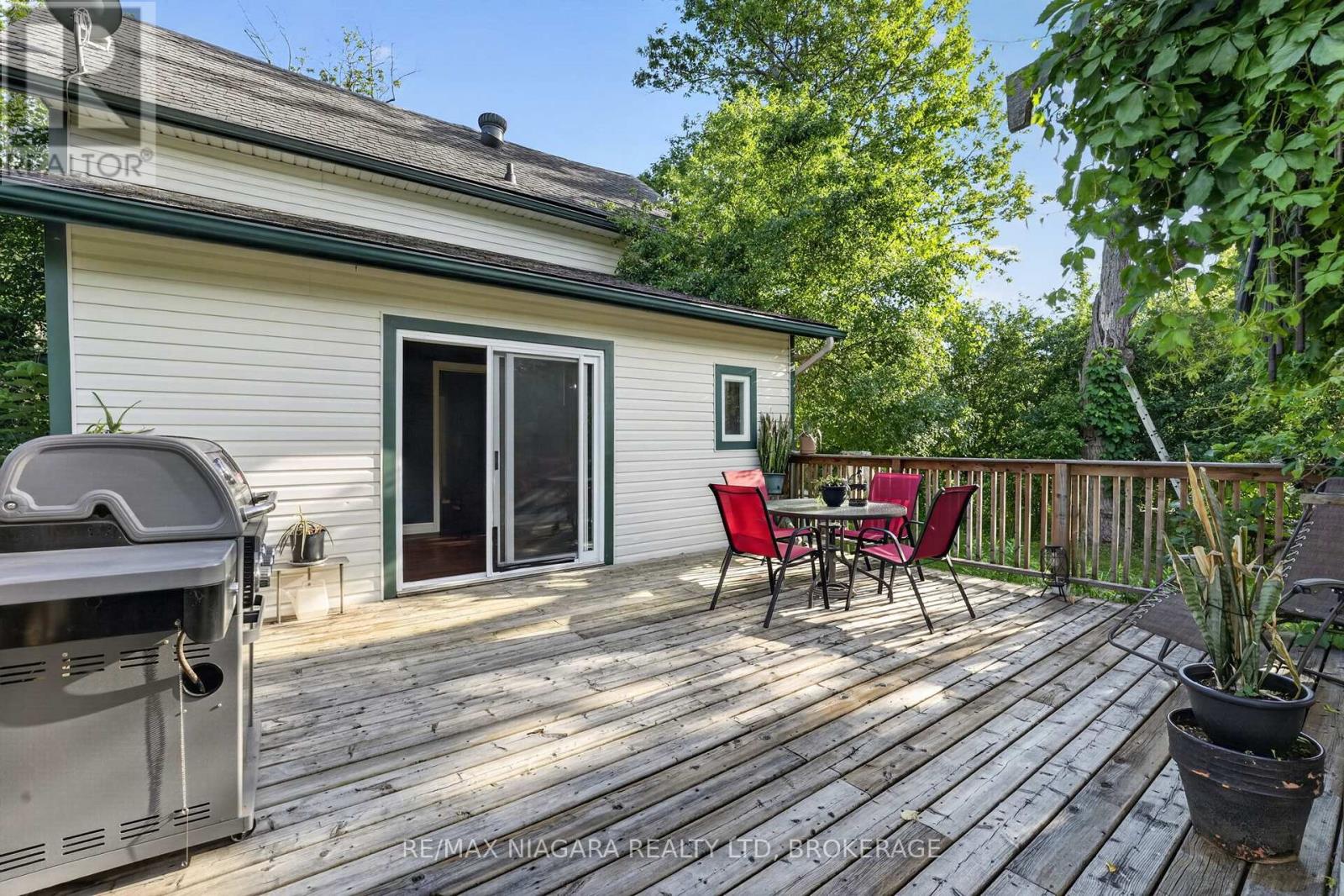 3776 BERTIE STREET - 35