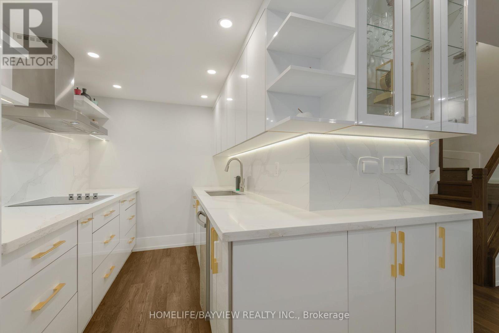 #108 15 MCMURRICH STREET - 15
