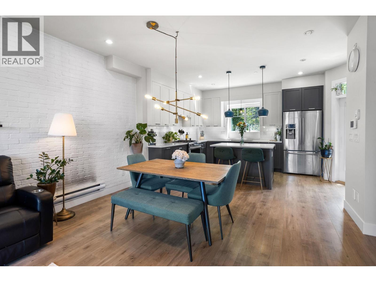 4 188 WOOD STREET, New Westminster