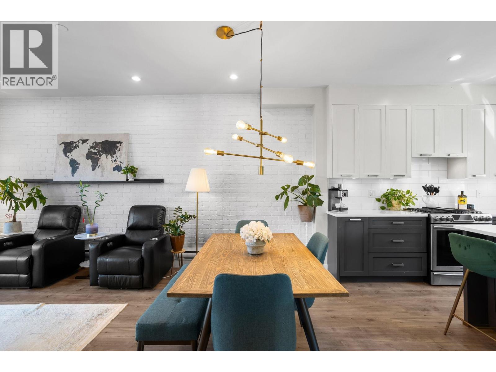 4 188 WOOD STREET, New Westminster