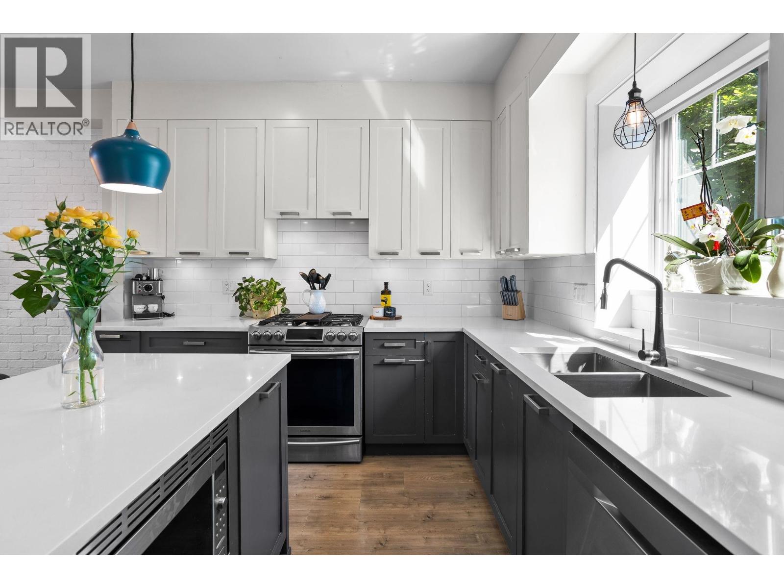 4 188 WOOD STREET, New Westminster