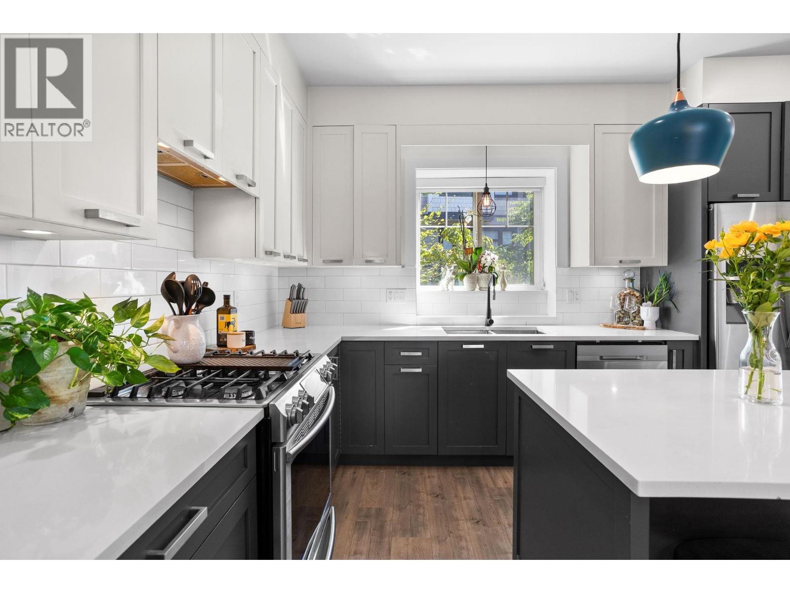 4 188 WOOD STREET, New Westminster